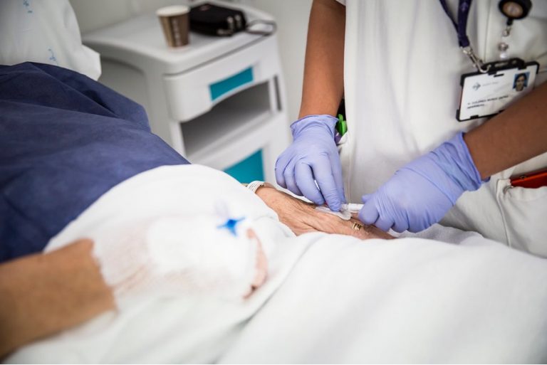 Com es pot adequar el sector sanitari a l’envelliment creixent. Orientacions per al sistema de salut i el d’atenció a la dependència de Catalunya