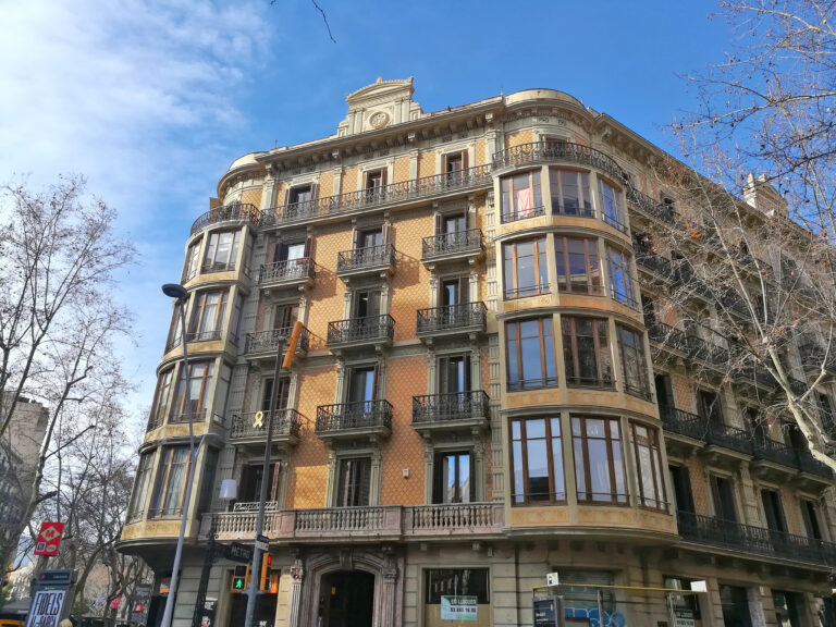 ¿Alquileres más baratos para quién? Los dos primeros años del tope al alquiler en Cataluña